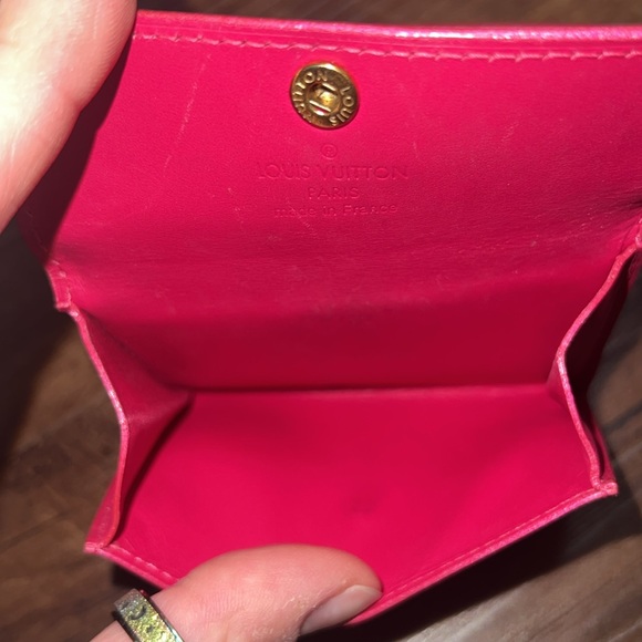 Louis Vuitton Ludlow Wallet in Pink Vernis - Picture 6 of 11